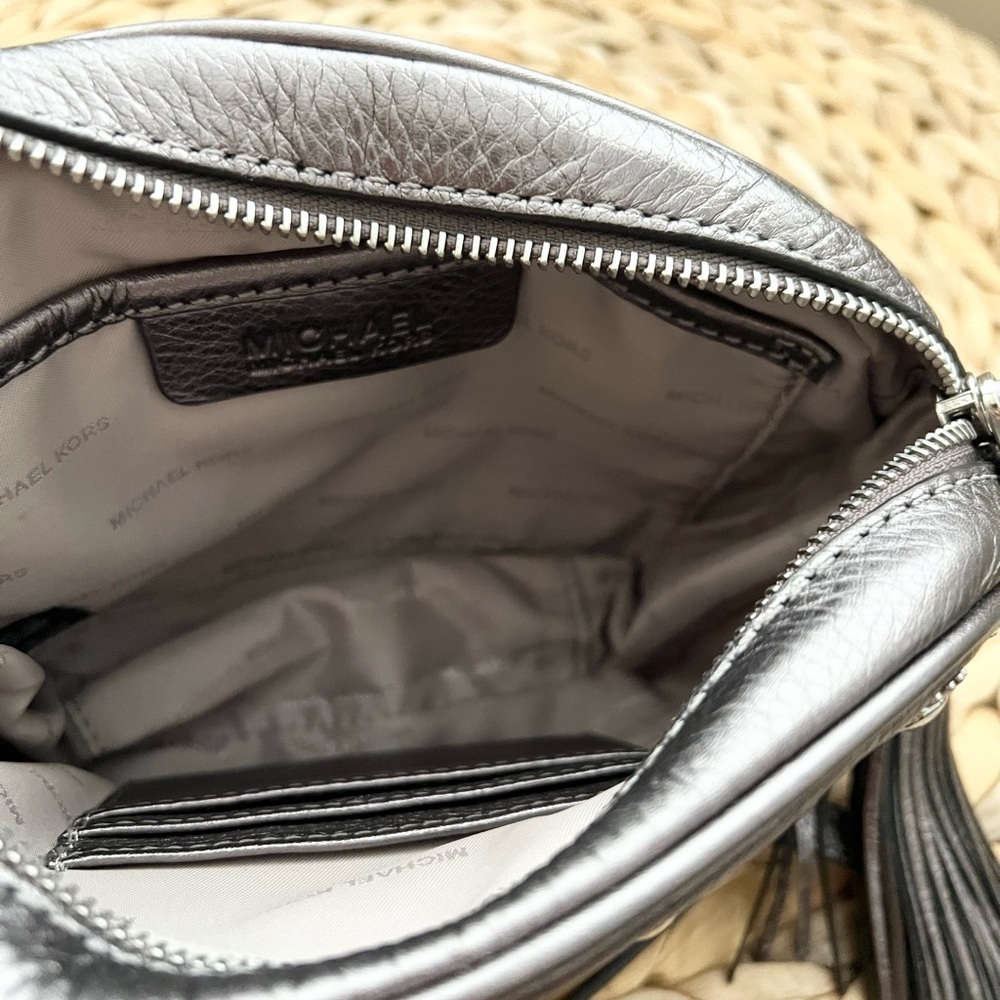 Michael Kors genuine leather embellished metallic chain strap tassel purse - Picture 8 of 9